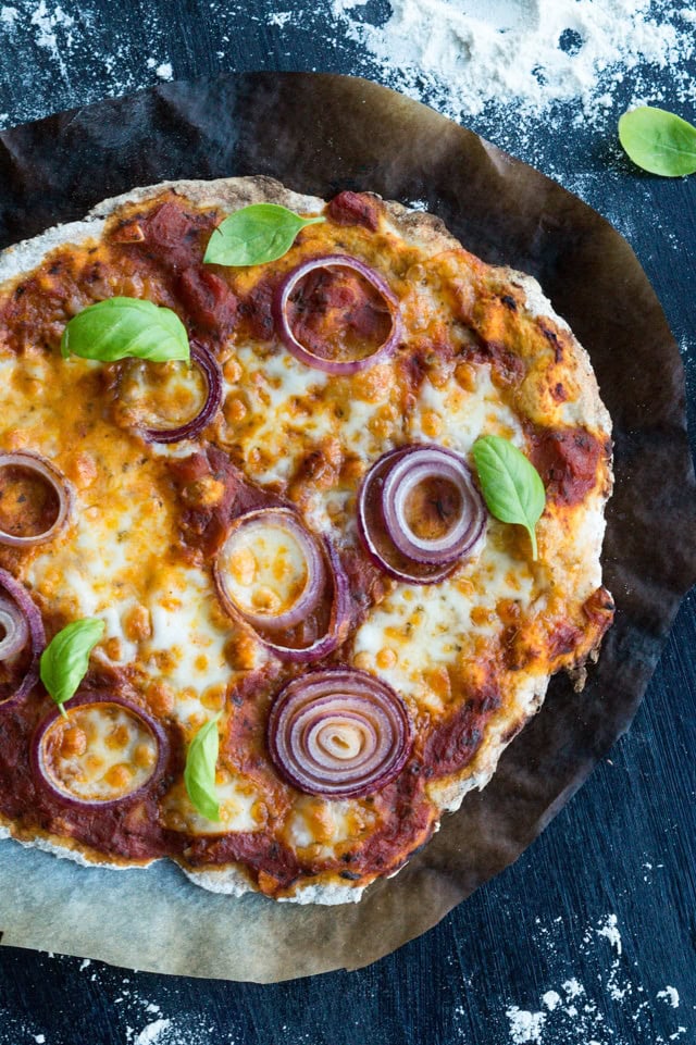 Koldhævet grov pizzadej