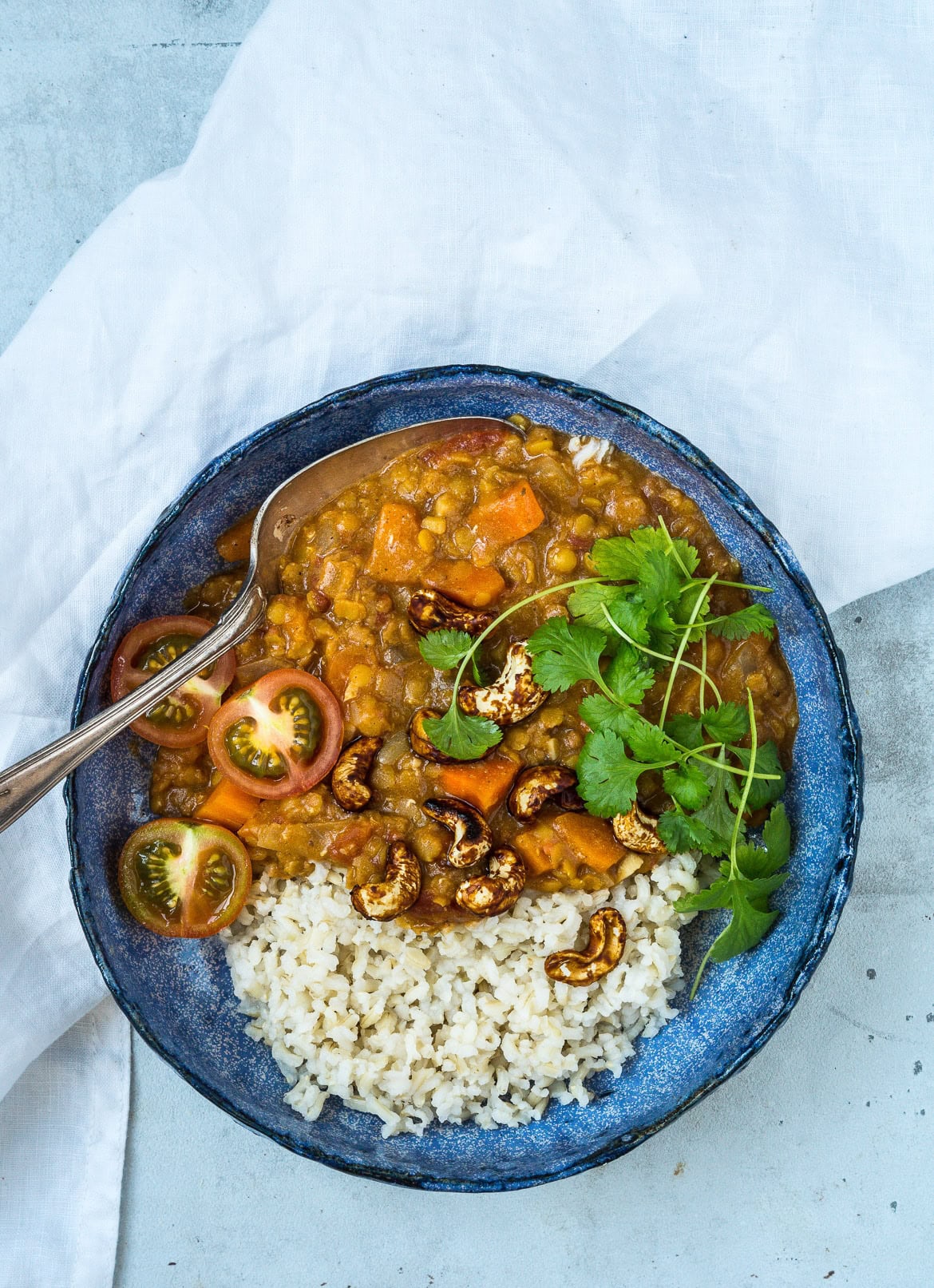 Indisk daal med gulerødder og soyaristede gulerødder