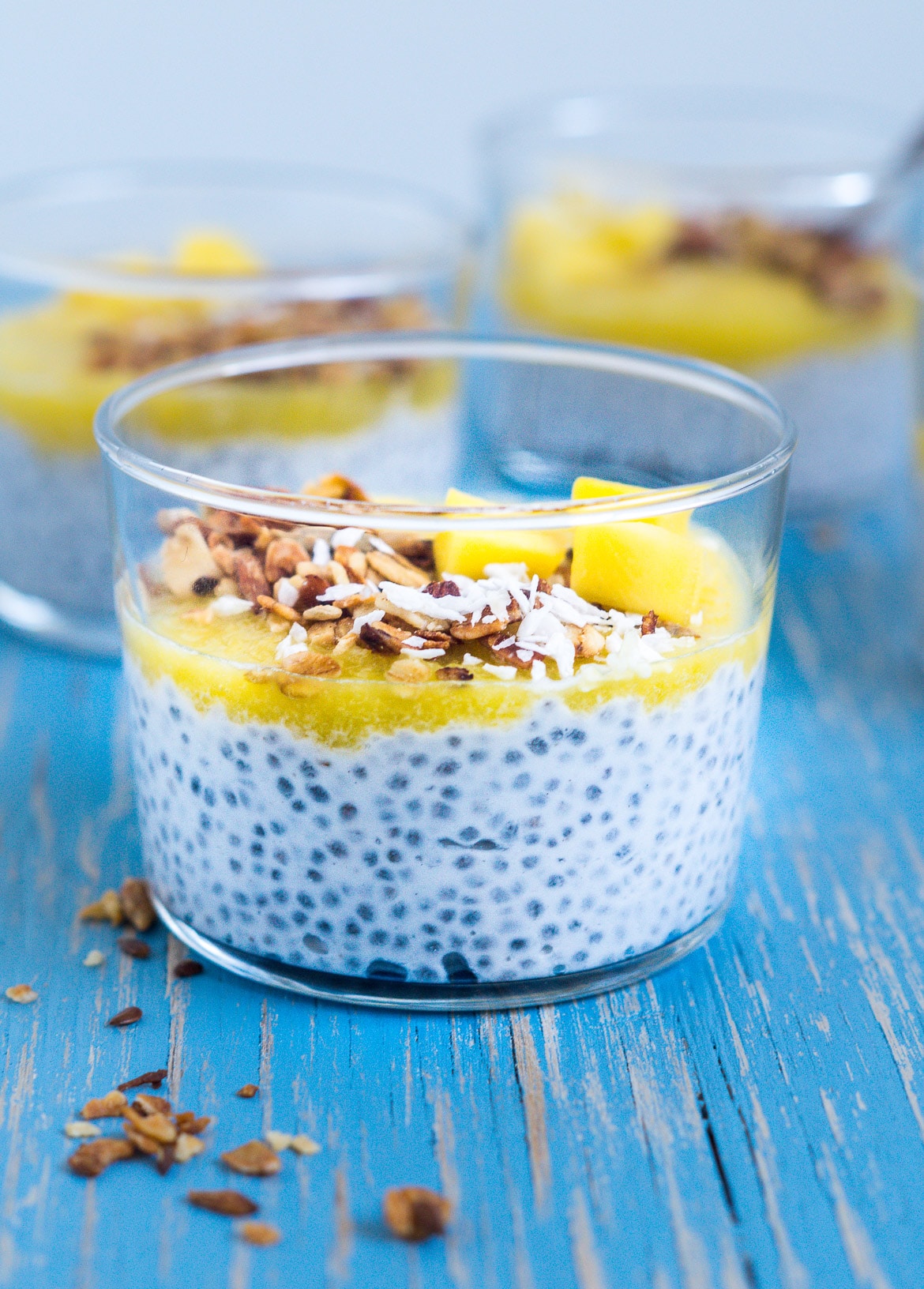 Chiagrød med mango og kokos