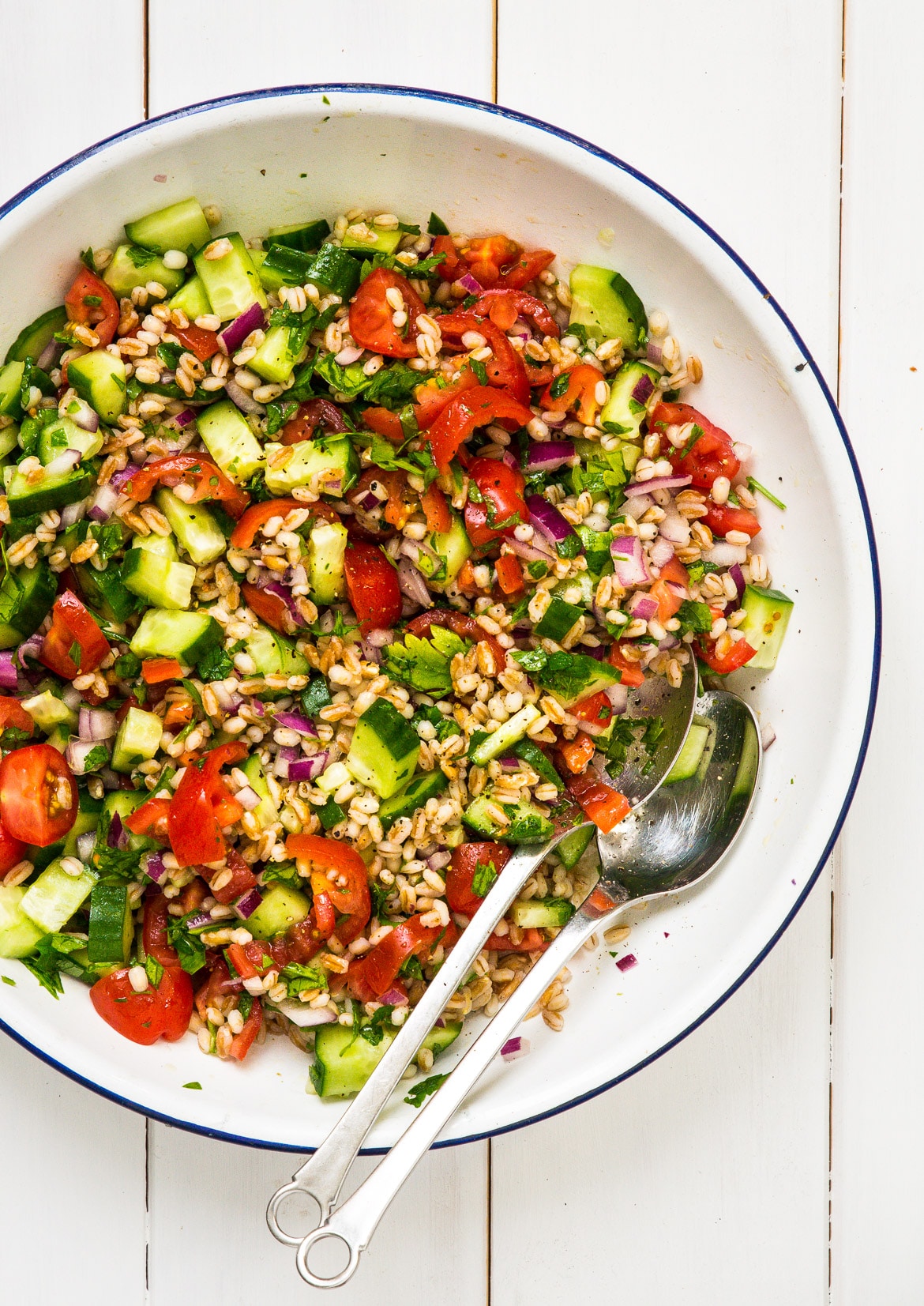 Salat med perlebyg og persille