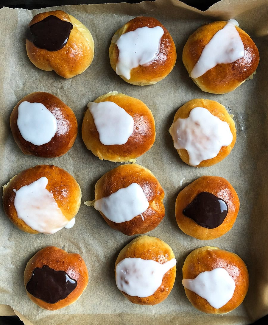 Fastelavnsboller med creme og remonce