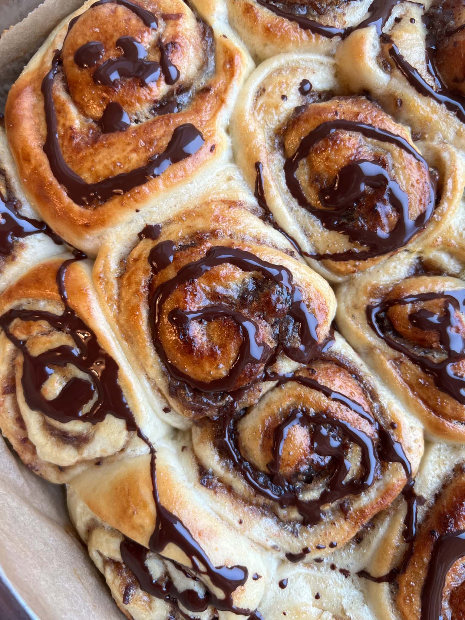 Kanelsnegle med dadelfyld