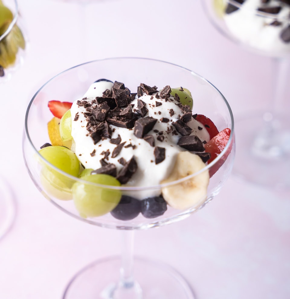 Frugtsalat med hytteostcreme