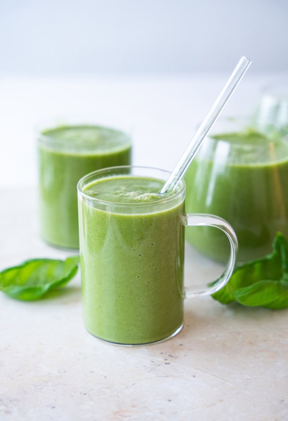 Grøn smoothie med spinat og kiwi