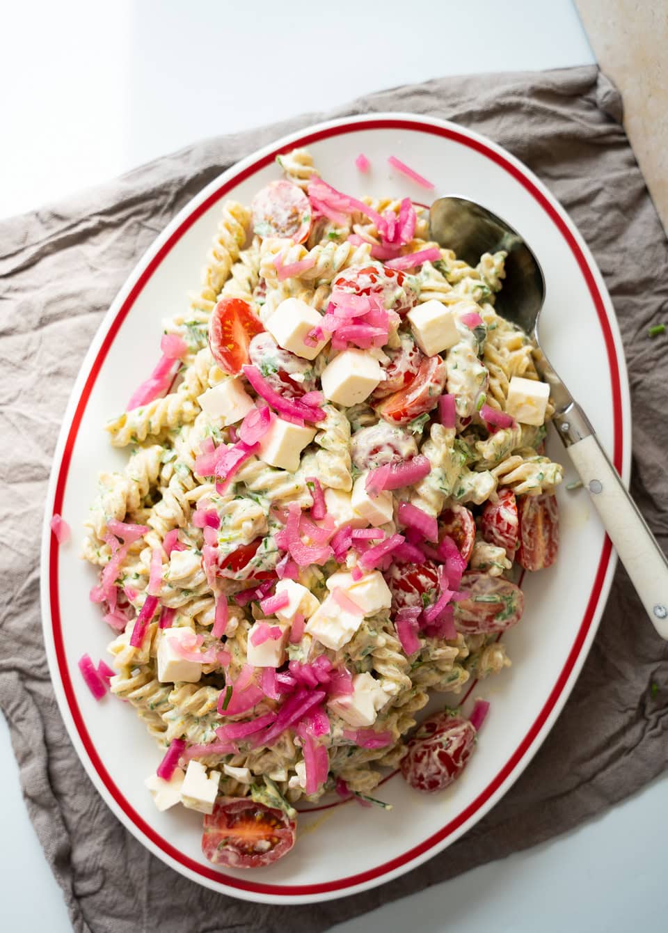 Pastasalat med fuldkornspasta og krydderurter